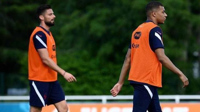 开云体育官网-姆巴佩：的确跟吉鲁吵过 在法国队要以大局为重